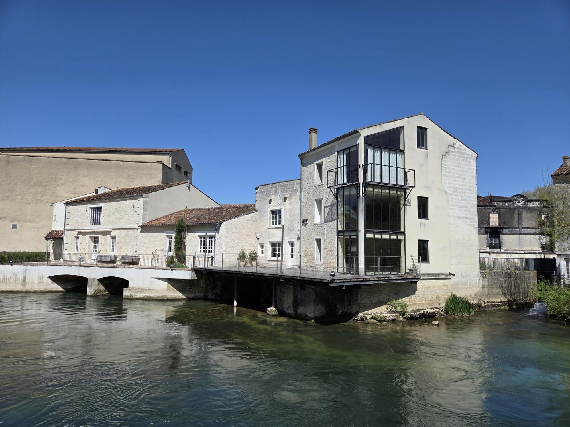 Apartamento Quai 3 Loft Moderne Et Lumineux Les Pieds Dans L'Eau Jarnac Exterior foto