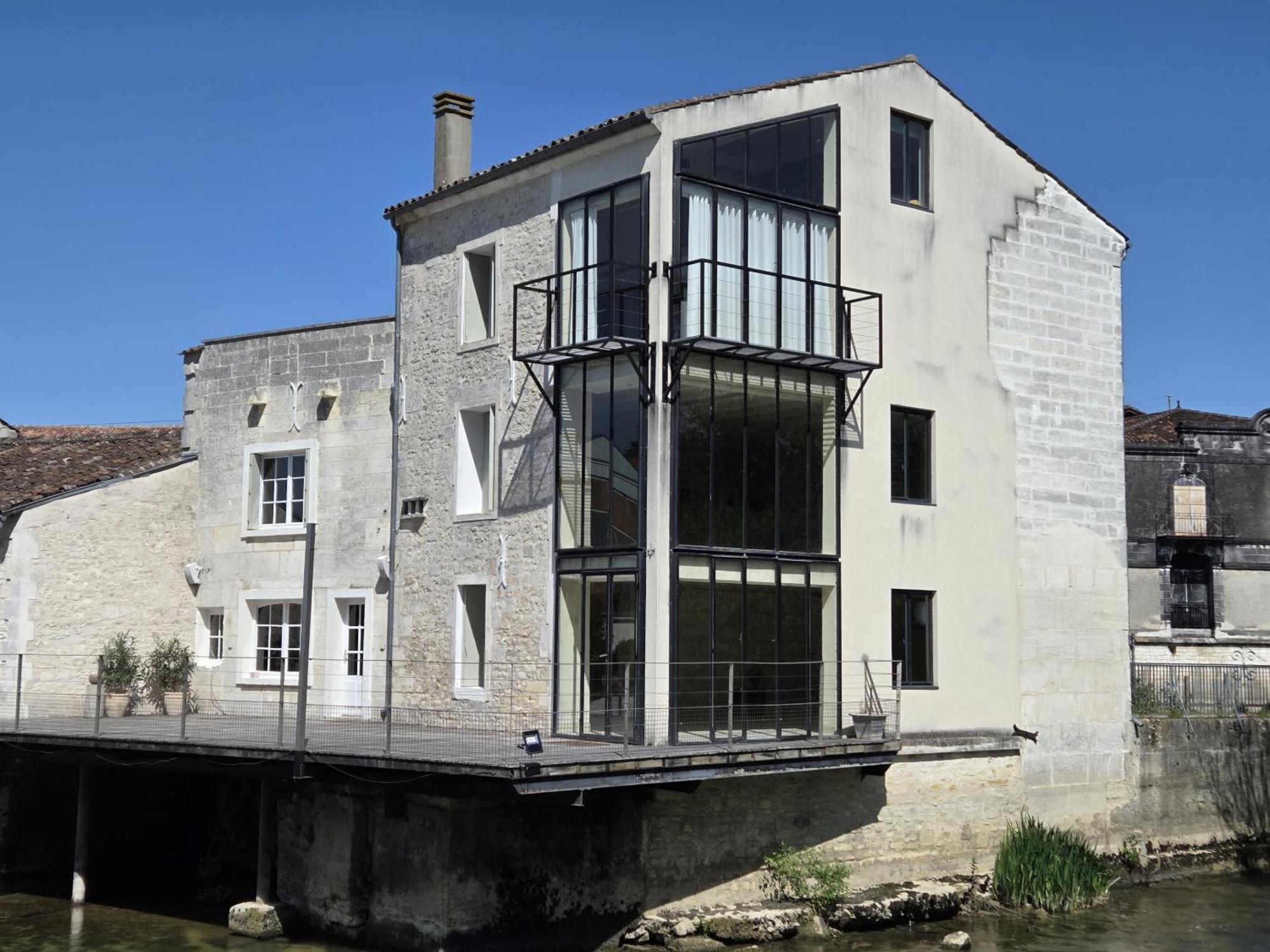Apartamento Quai 3 Loft Moderne Et Lumineux Les Pieds Dans L'Eau Jarnac Exterior foto